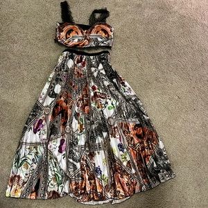 Perfect silky date night outfit!